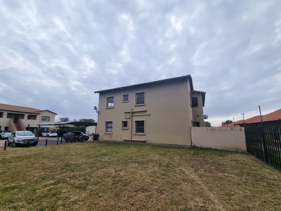 2 Bedroom Property for Sale in Waterval East North West